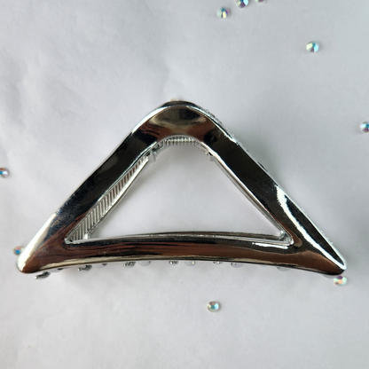 Pinza Tiburón de metal Triangular Plateada