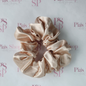 Scrunchie Satinado - Almendra