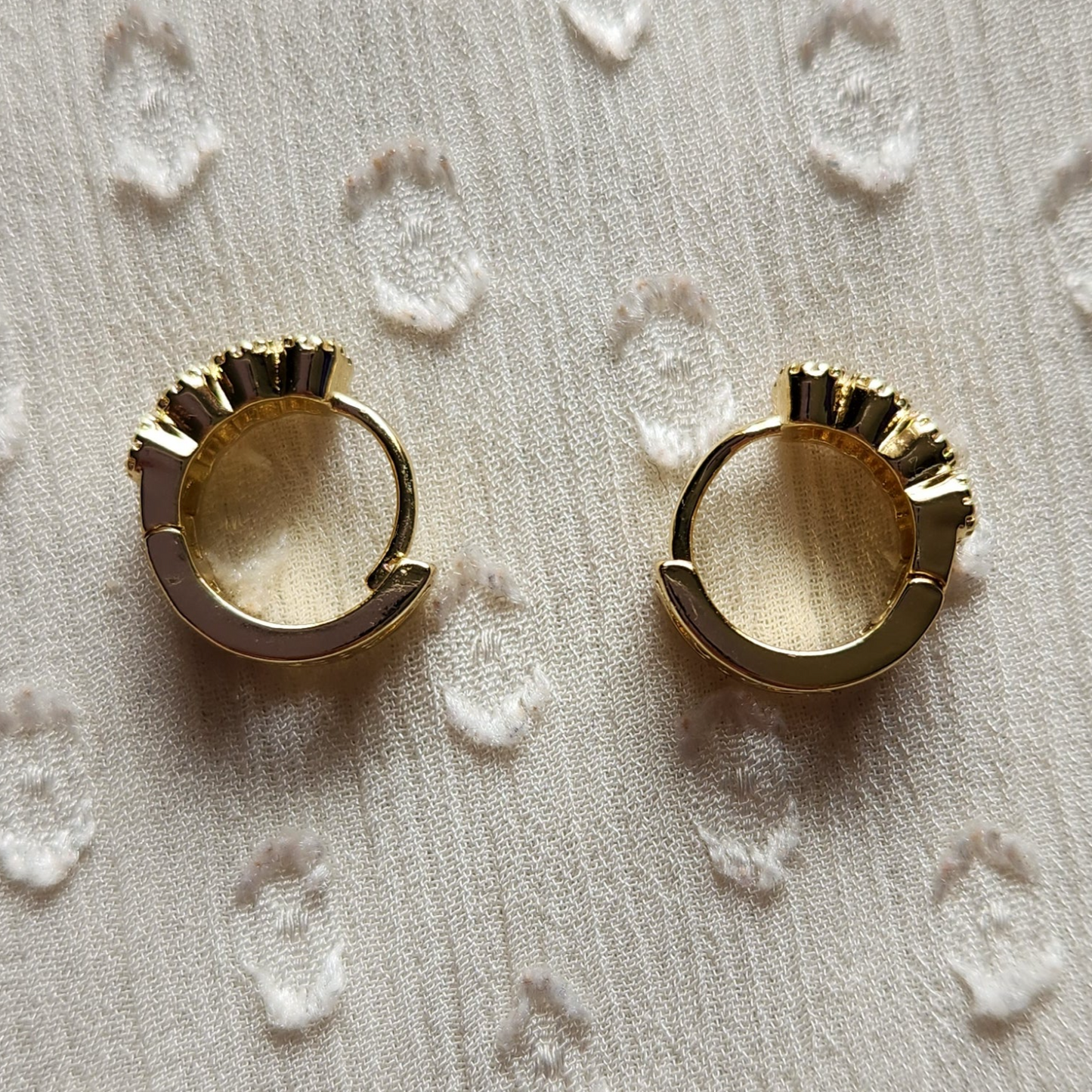 Aros Daisy - Baño de Oro 24K