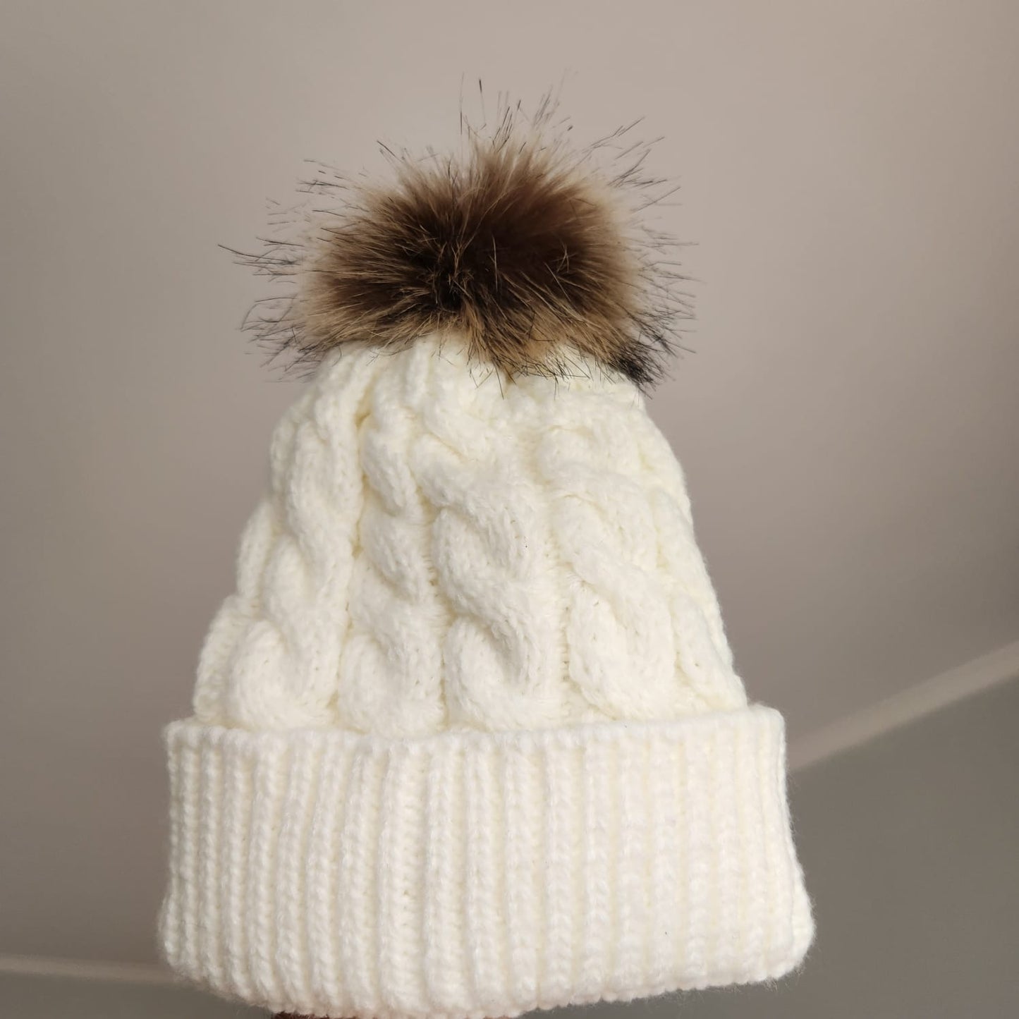 Gorro de lana con Pompón Crema