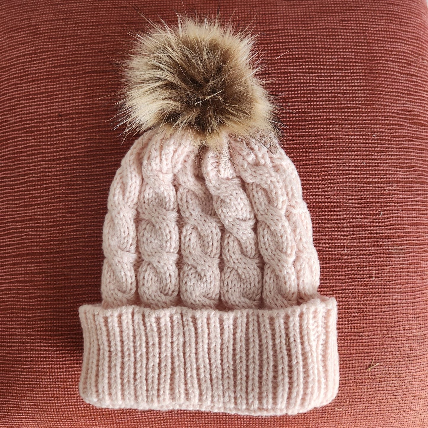 Gorro de lana con Pompón Rosa